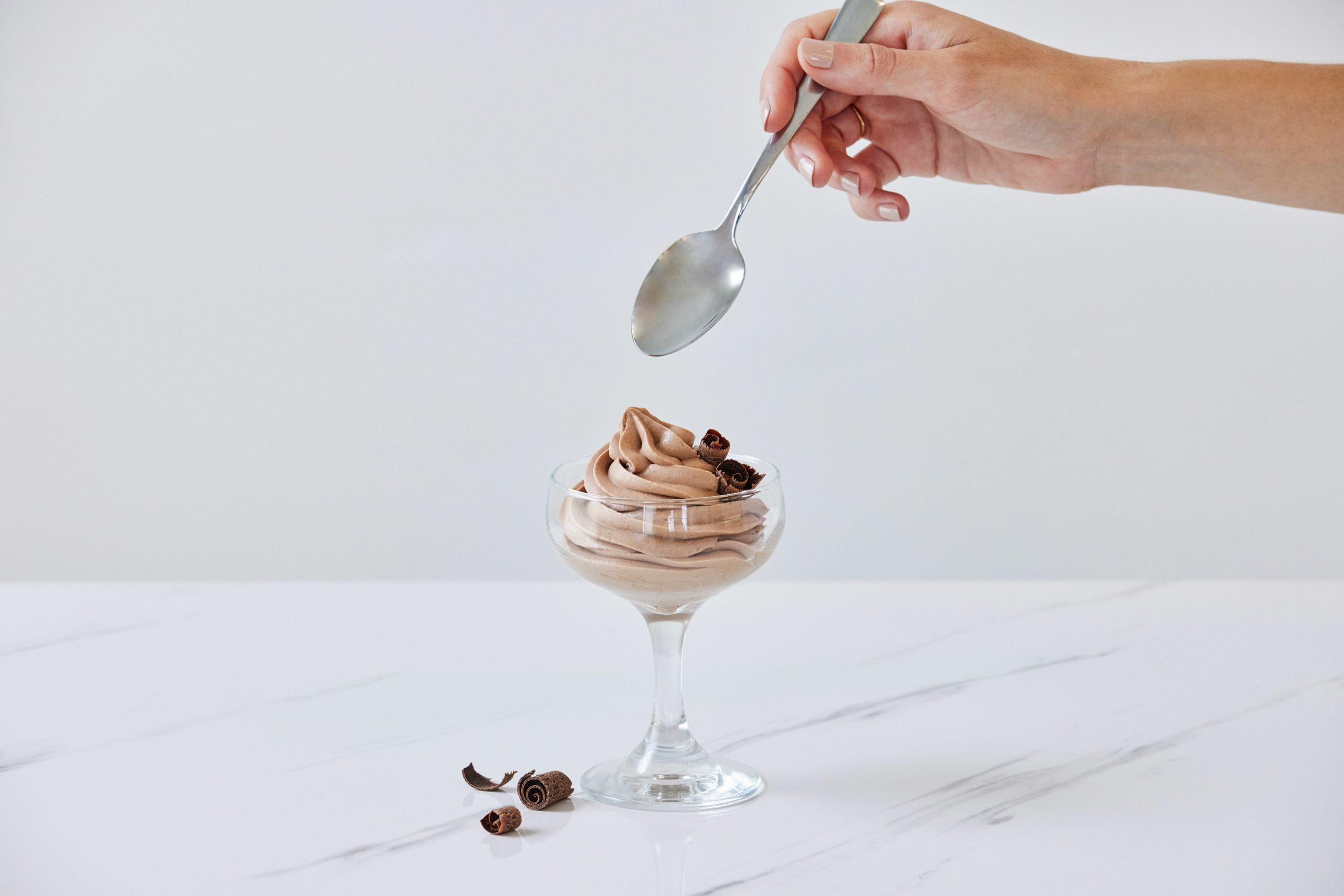 Συνταγή για εύκολη μους σοκολάτας: Ένα γλυκό με 2 μόνο υλικά που θα λατρέψετε