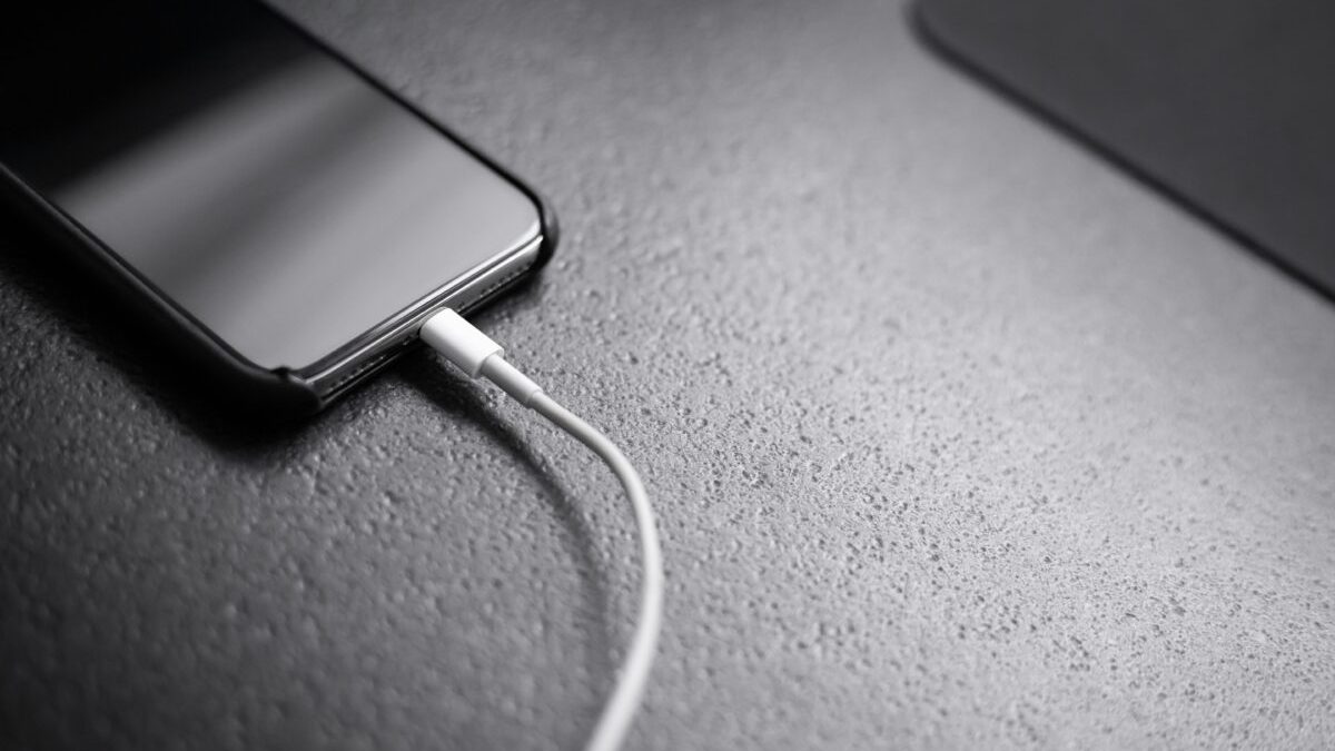 You're charging your iPhone battery wrong – 3 “tricks” to waste time
