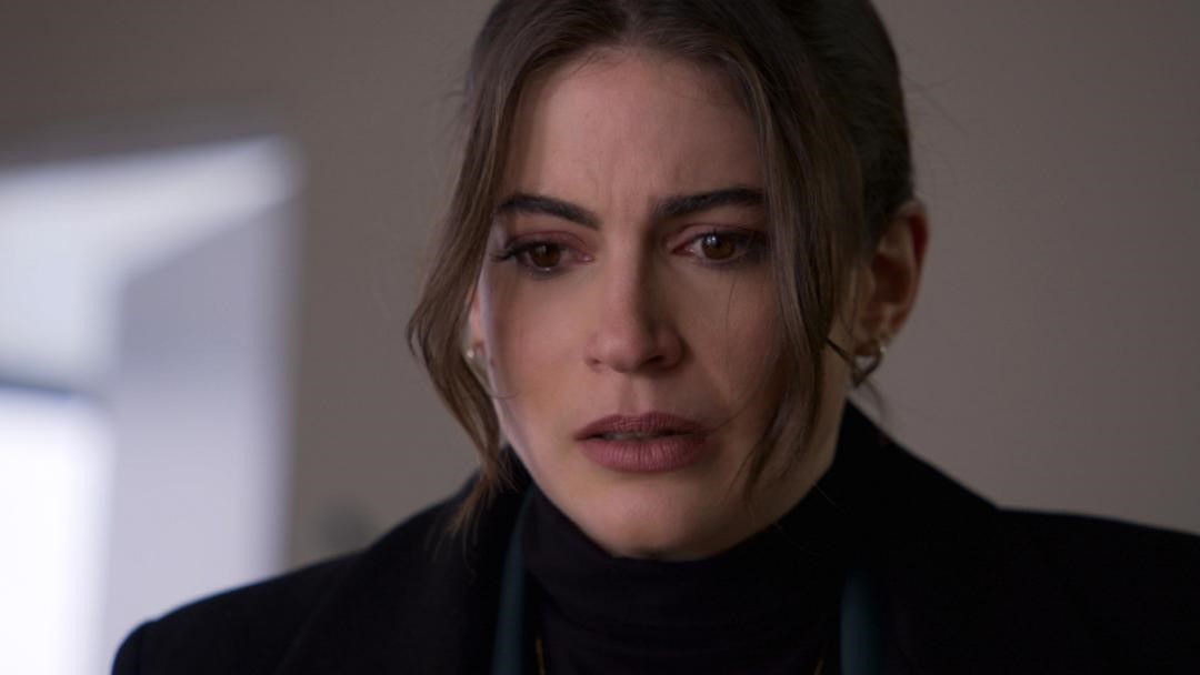 Παγιδευμένοι: Ο Χατζής εκβιάζει την Άννα, ώστε να μη δώσει το βίντεο, που ενοχοποιεί την Λίνα για τον φόνο του Άκη