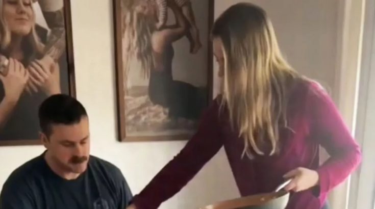 Η 25χρονη Μπέιλι με τον σύζυγο της, Ζάκαρι.