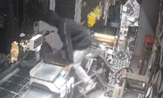 Δεκάδες διαρρήξεις στη Δ. Θεσσαλονίκη: Κάνουν περιπολίες οι καταστηματάρχες – Ντοκουμέντα από τη δράση των κακοποιών