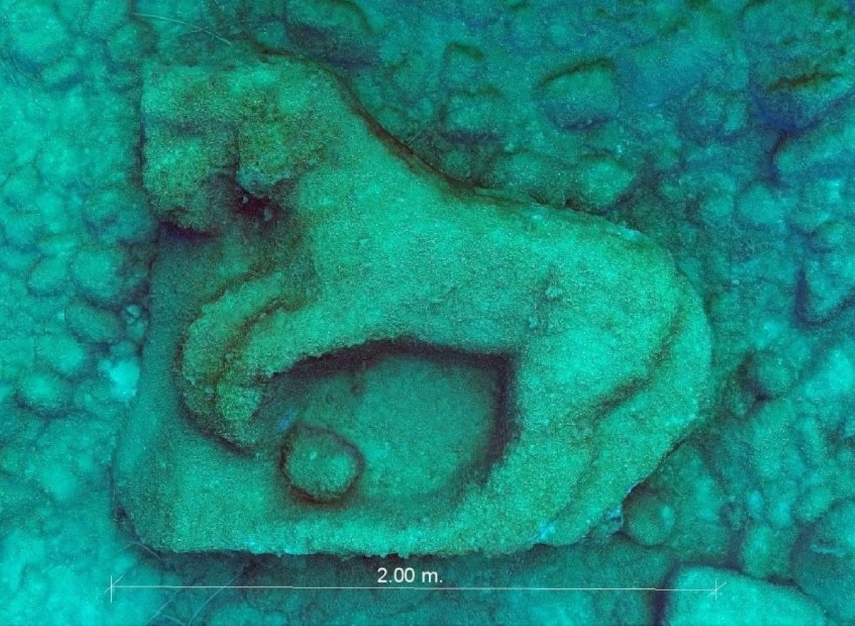 Μυστήριο με αρχαία βυθισμένη ζωφόρο που προέρχεται από ναό του Δία - Αρχαιολόγοι την ανακάλυψαν τυχαία μία ανάσα από τις ακτές