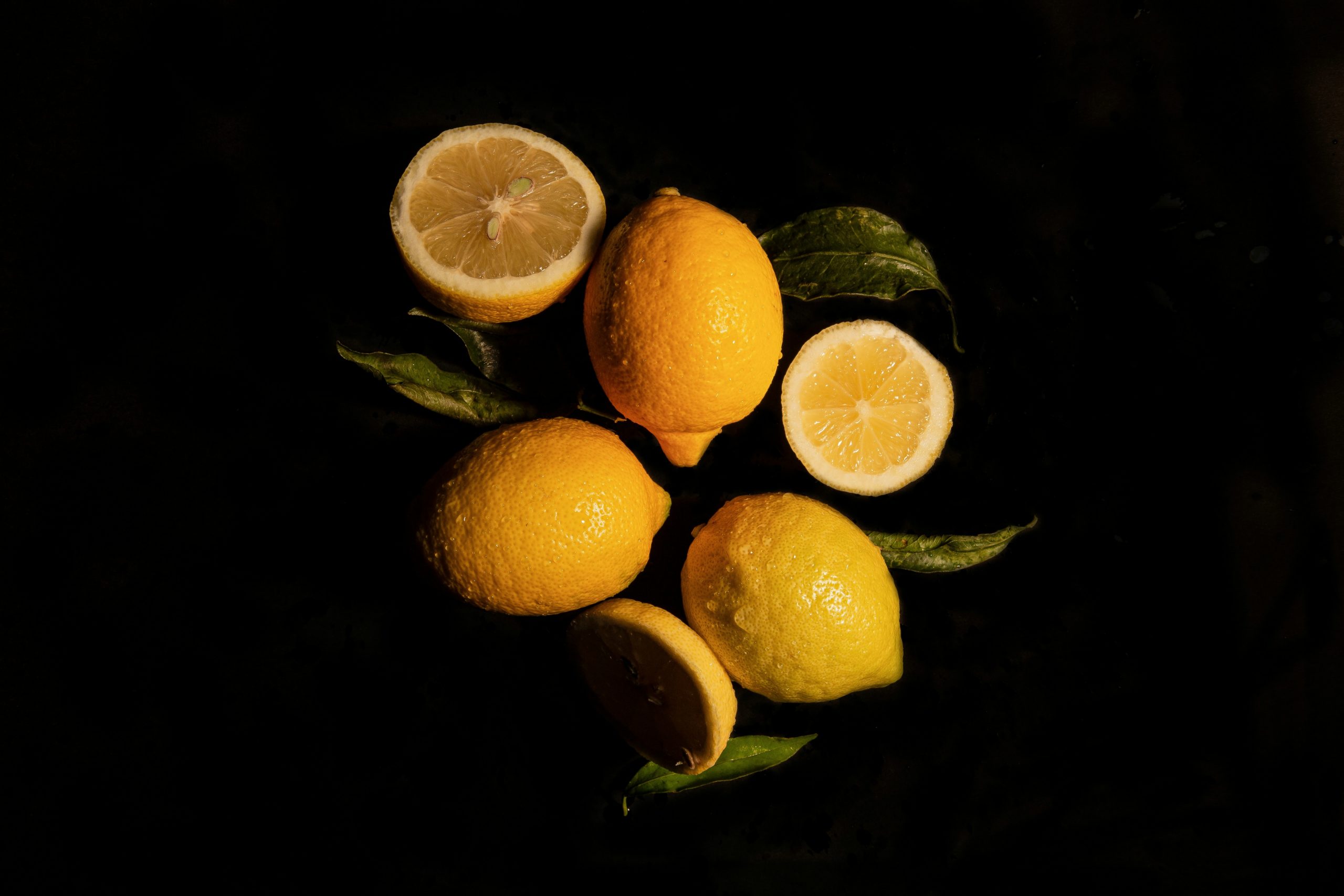 Πώς να αποθηκεύσετε τα λεμόνια ώστε να διατηρηθούν φρέσκα και ζουμερά για περισσότερο