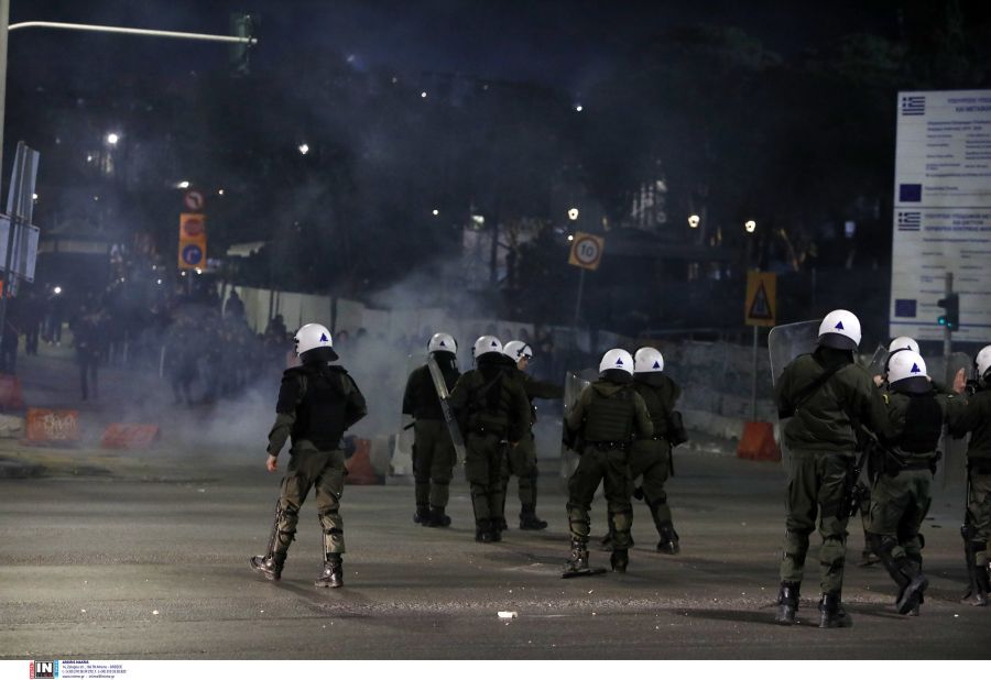 Θεσσαλονίκη: Επεισόδια μετά την εκκένωση της κατάληψης στο ΑΠΘ – ΒΙΝΤΕΟ