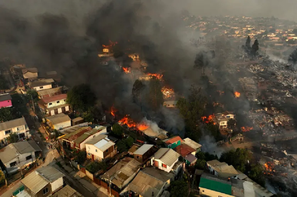 Μαίνονται οι φωτιές στη Χιλή: Τουλάχιστον 46 νεκροί – «Ήταν κόλαση, έπεφτε βροχή στάχτης»
