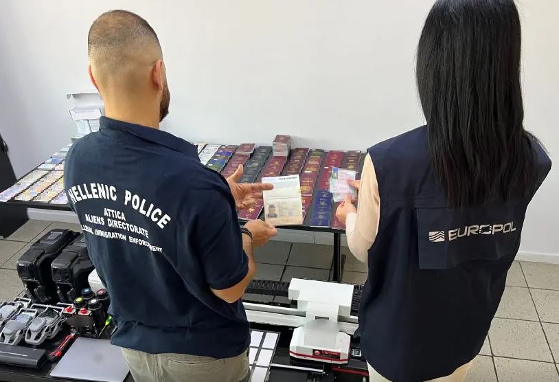 ΕΛ.ΑΣ.: Επιχείρηση «illuminati» για την εξάρθρωση εγκληματικής οργάνωσης παράνομης διακίνησης μεταναστών