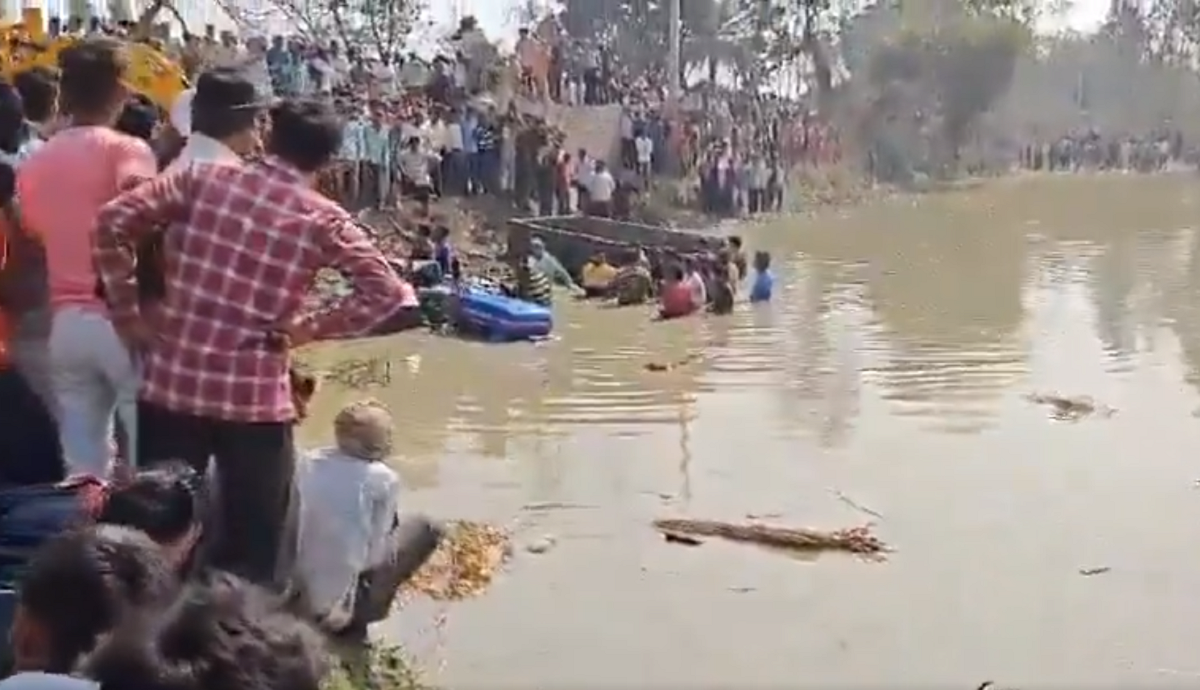 Ινδία: Όχημα με δεκάδες προσκυνητές κατέληξε σε λίμνη – Τουλάχιστον 24 νεκροί, ανάμεσά τους και παιδιά