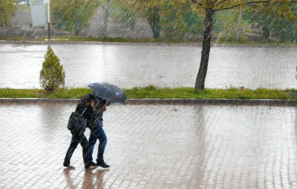 Καιρός με βροχές και καταιγίδες