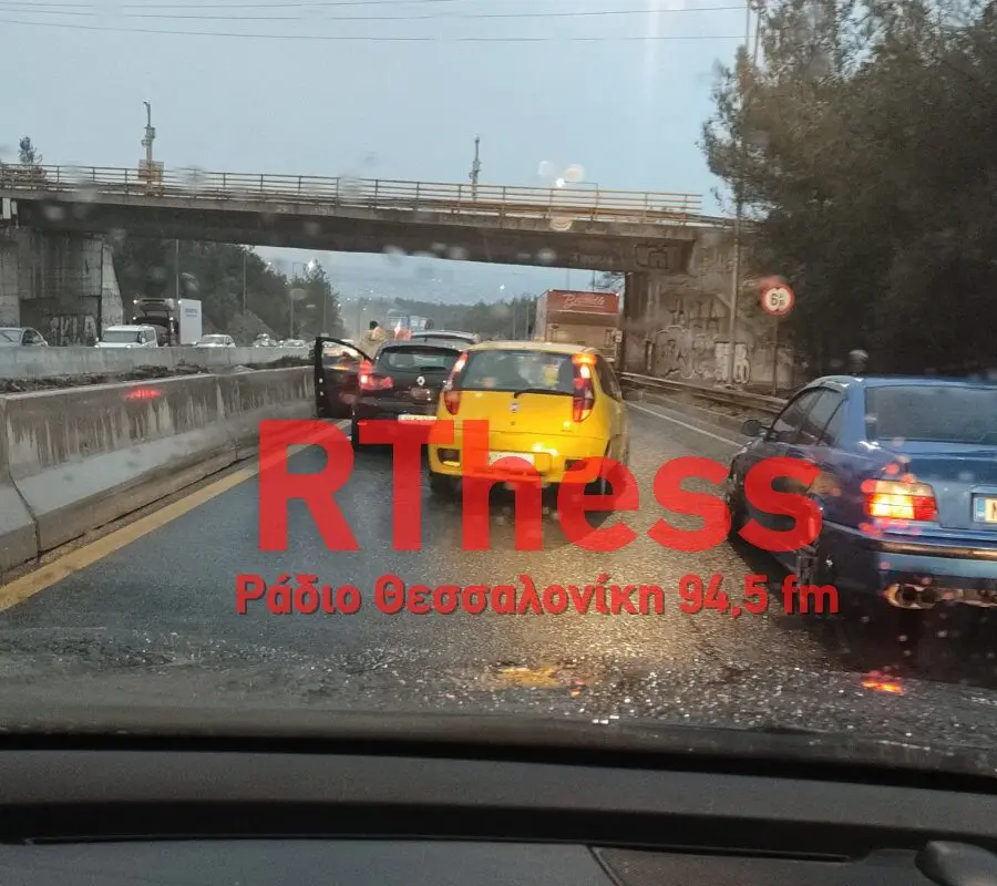 Θεσσαλονίκη: Καραμπόλα 6 οχημάτων και κυκλοφοριακό «έμφραγμα» στον Περιφερειακό – ΦΩΤΟ