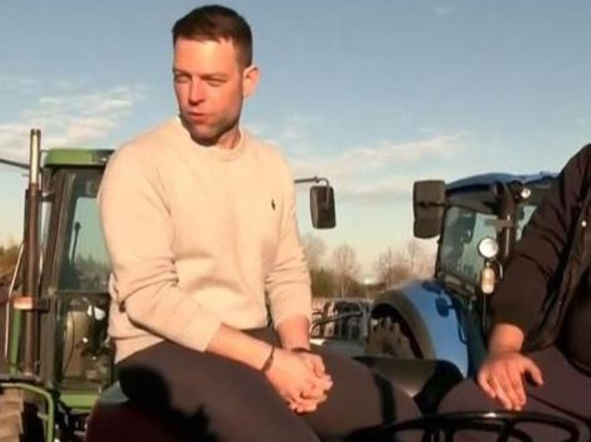 Κόντρα ΣΥΡΙΖΑ – ΝΔ για τους αγρότες και το τρακτέρ του Κασσελάκη – ΒΙΝΤΕΟ