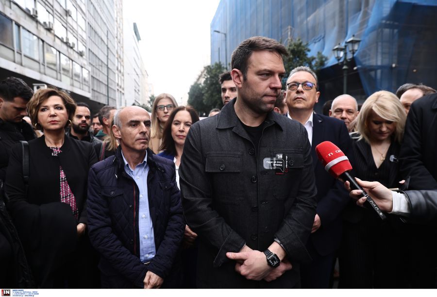 Κασσελάκης: Ο πρωθυπουργός όφειλε τουλάχιστον σήμερα να σεβαστεί τη μνήμη των νεκρών