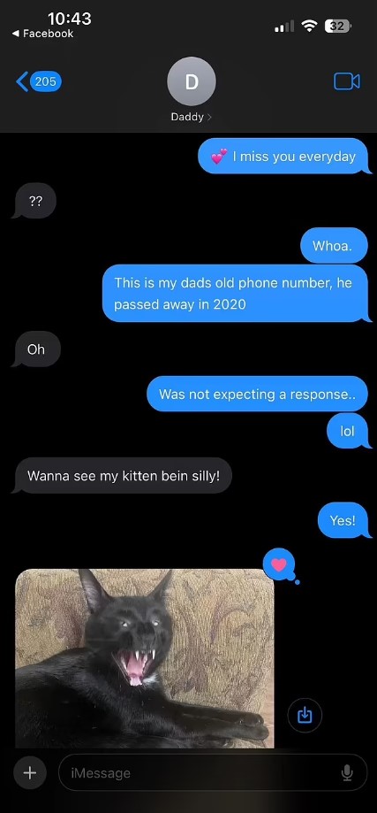 Η Κάθι έμεινε έκπληκτη όταν πήρε απάντηση από τον αριθμό του νεκρού πατέρα της. 