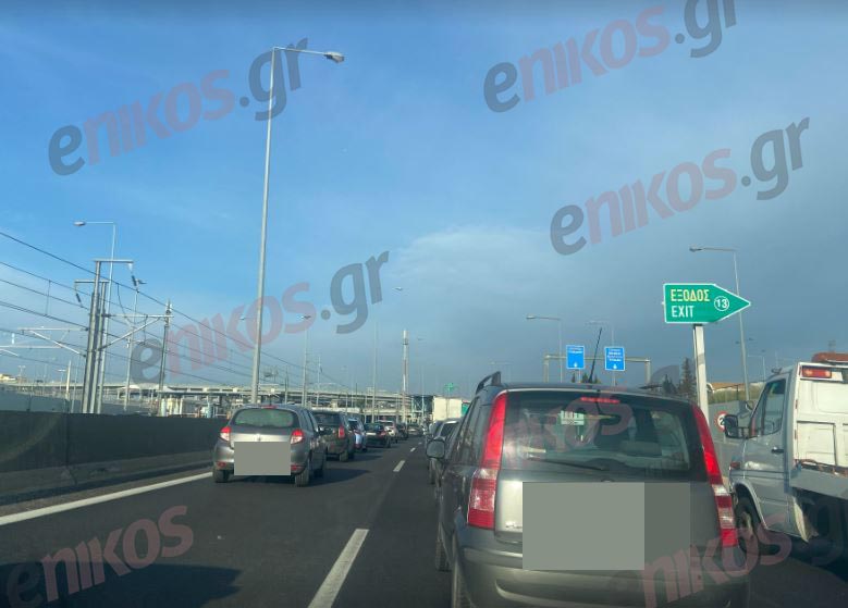 Η κίνηση «οργώνει» τους δρόμους: «Χάος» στον Κηφισό, καθυστερήσεις στην Αττική Οδό – Πού υπάρχουν προβλήματα