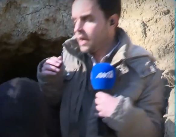 Κορινθία: Επίθεση από «παλαιοχριστιανό» σε τηλεοπτικό συνεργείο σε live μετάδοση – ΒΙΝΤΕΟ