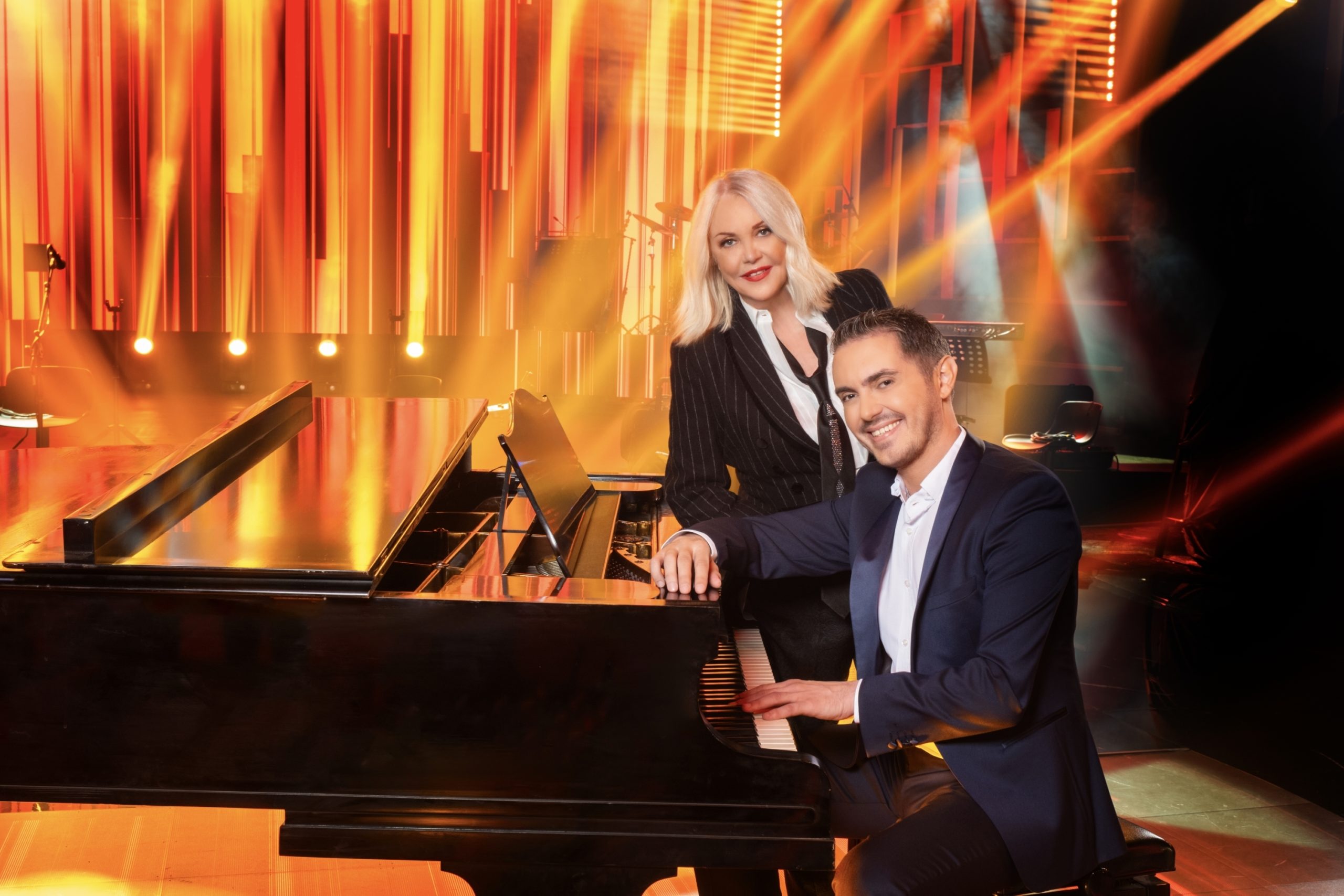 Σπίτι με το MEGA: Η Ρούλα Κορομηλά και ο Μιχάλης Χατζηγιάννης υποδέχονται τον Χρήστο Παπαδόπουλο μαζί με τα Παιδιά από την Πάτρα