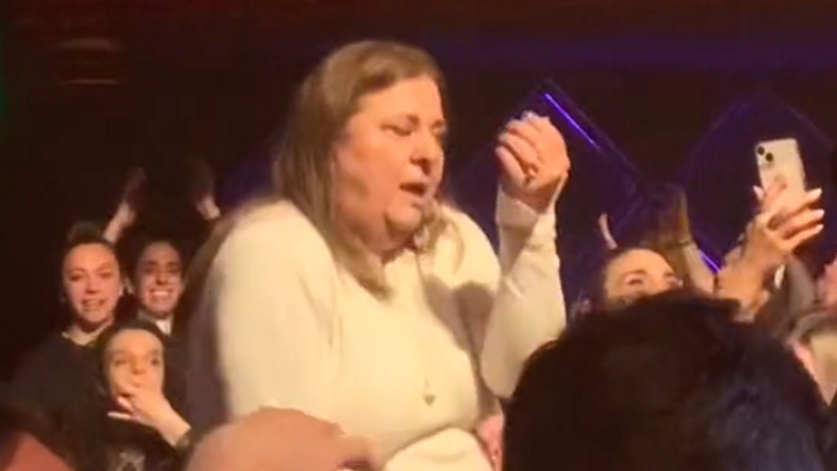 Ελισάβετ Κωνσταντινίδου: Ξεσάλωσε στην Άννα Βίσση – Ο χορός της που έγινε viral