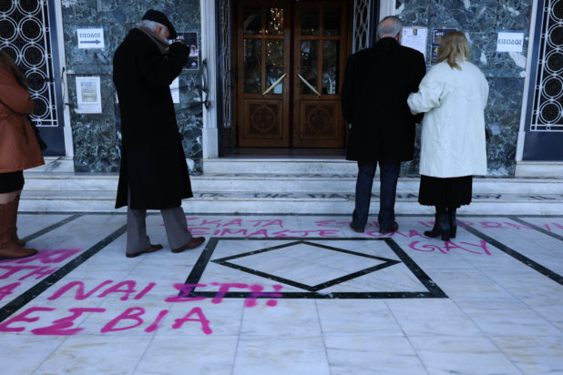 Βανδάλισαν τον Άγιο Αχίλλιο στην Λάρισα