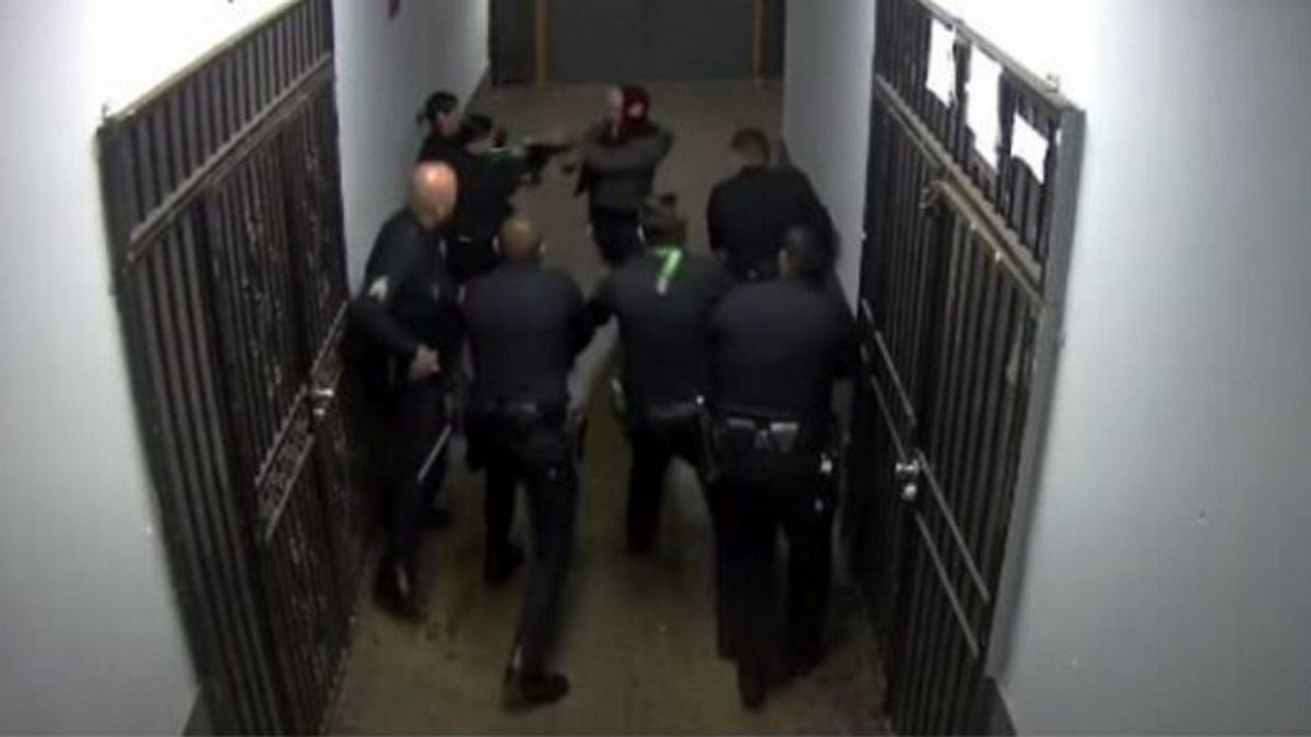 ΗΠΑ: Αστυνομικοί στο Λος Άντζελες σκότωσαν άνδρα που κρατούσε πλαστικό πιρούνι – ΒΙΝΤΕΟ