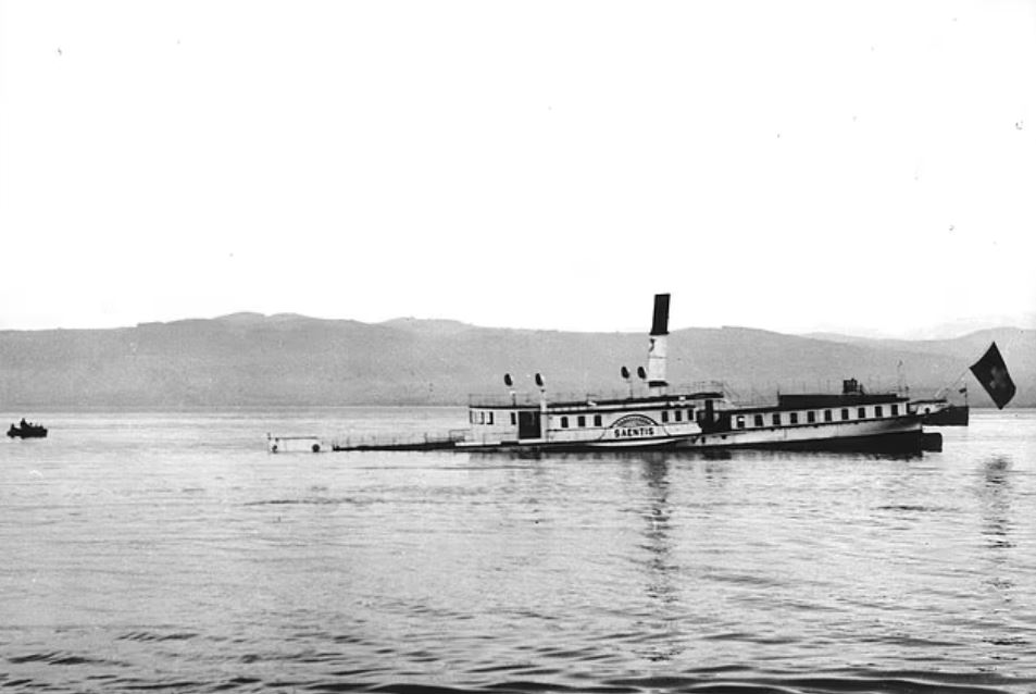 Η στιγμή της βύθισης του ατμόπλοιου Saentis, πριν από 90 και πλέον χρόνια.