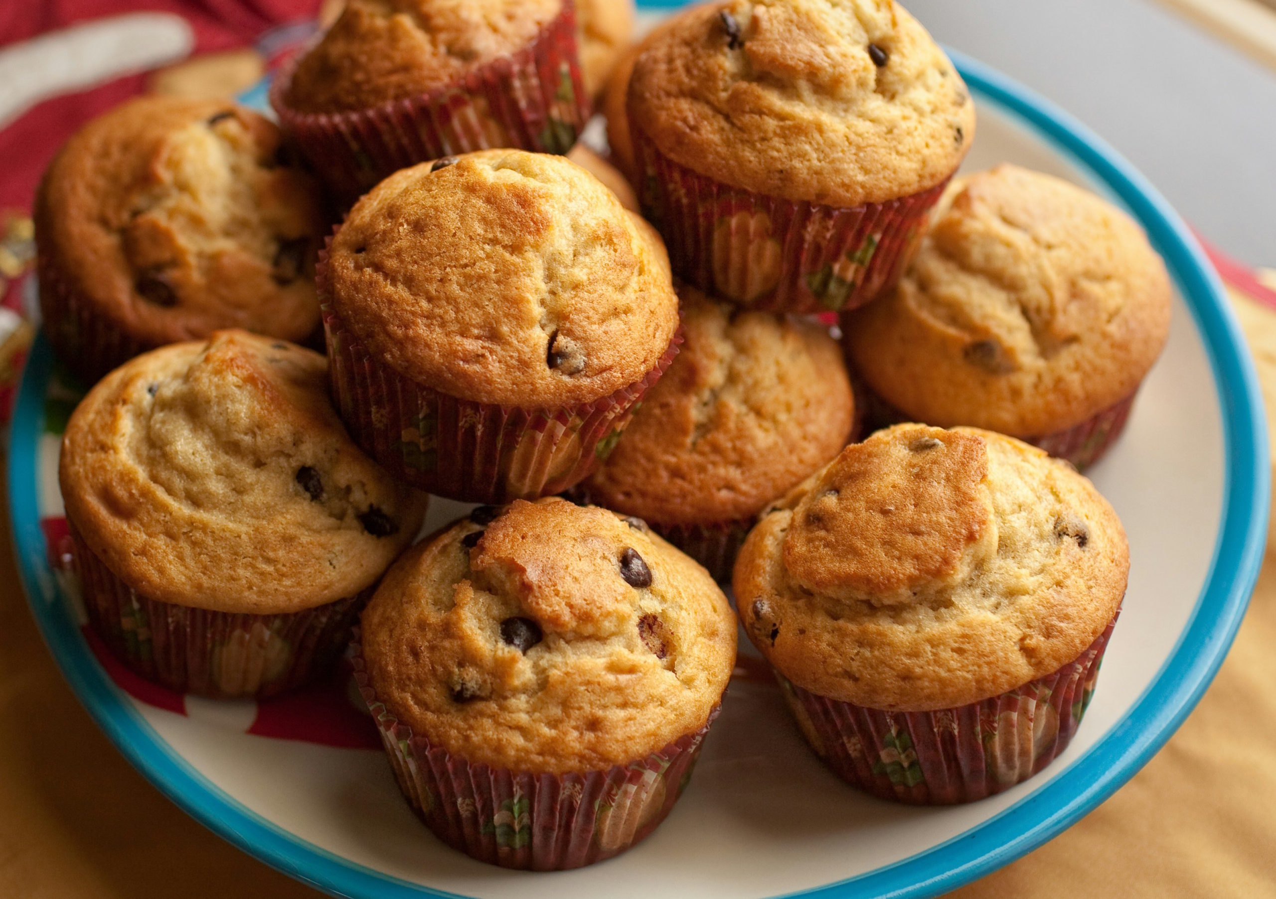 Συνταγή για υγιεινά muffins με βρώμη και κομματάκια σοκολάτας: Άρωμα και γεύση, χωρίς ενοχές