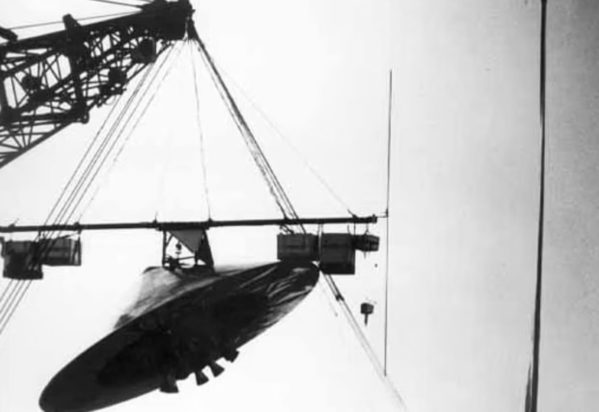 Στα τέλη της δεκαετίας του 1990, η Πολεμική Αεροπορία των ΗΠΑ έδειξε αυτό το αεροσκάφος από ένα διαστημικό σκάφος Voyager-Mars του 1967 της NASA ως εξήγηση για την υποτιθέμενη συντριβή UFO του Ρόσγουελ το 1947.