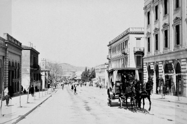 Η σημερινή Λεωφόρος Γεωργίου Α' στον Πειραιά το διάστημα 1898-1900.