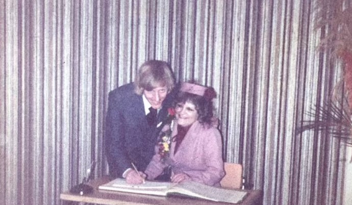 Η Patricia Hall με τον σύζυγο της Keith την ημέρα του γάμου τους. 