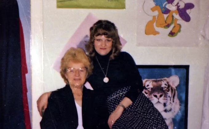 Η Patricia Hall με την μητέρα της πριν την εξαφάνιση της