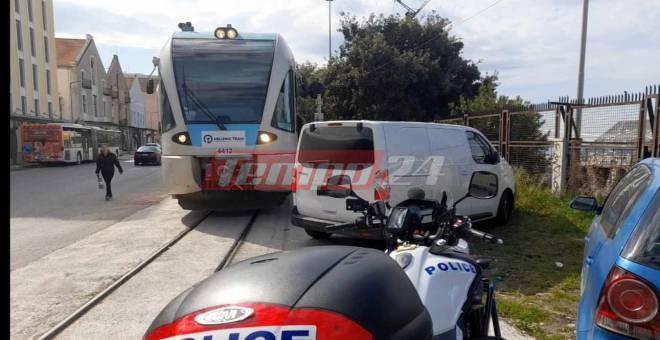 Πάτρα: Οδηγός πάρκαρε το αυτοκίνητό της στις ράγες του τρένου για να… πάει για καφέ