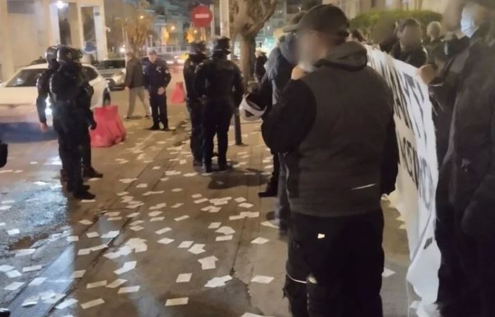 Τριάντα προσαγωγές μελών του Ρουβίκωνα έξω από το νοσοκομείο «Άγιος Σάββας»