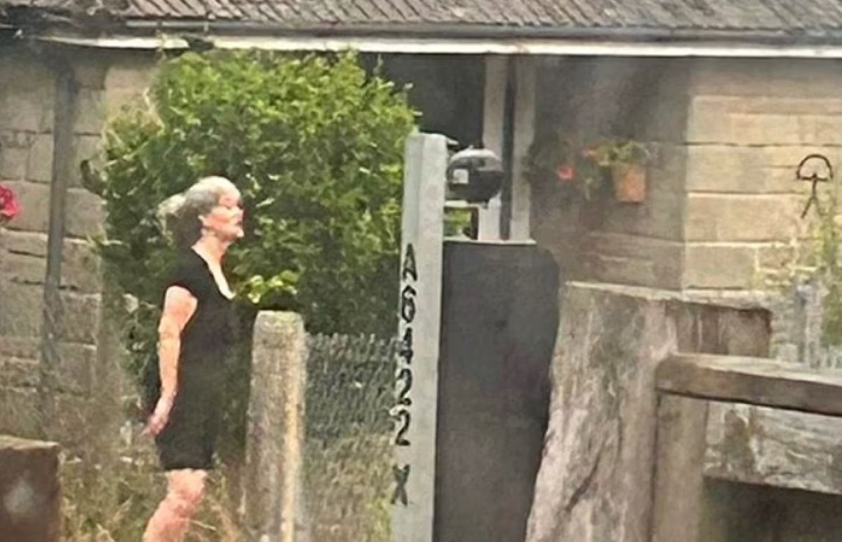 Γυναίκα ήταν εφιάλτης για τους γείτονές της – «Ούρλιαζε, έκλαιγε και κουνούσε τον φράχτη»