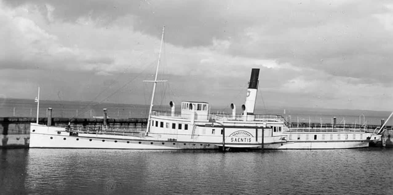 Το ατμόπλοιο Saentis όταν έκανε τα δρμολόγια στην λίμνη. Ήταν τουλάχιστον 20 χρόνια παλαιότερο του Τιτανικού.