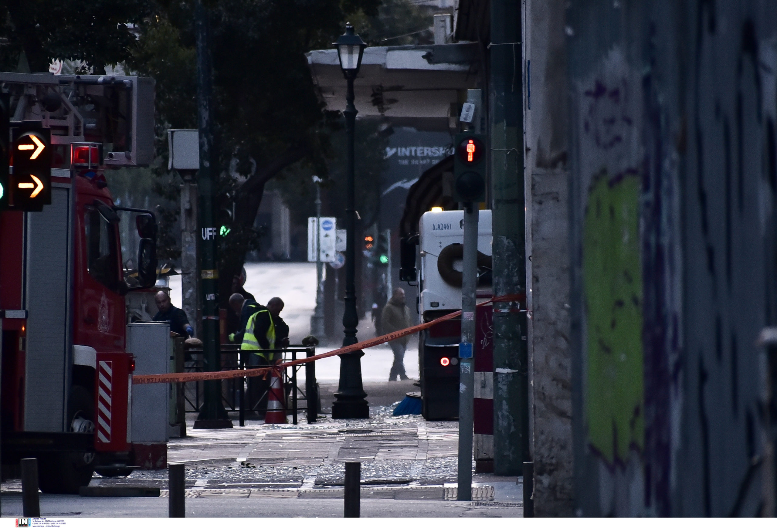 Βόμβα στην Σταδίου: Η στιγμή της έκρηξης έξω από το υπουργείο Εργασίας – Νέο βίντεο ντοκουμέντο
