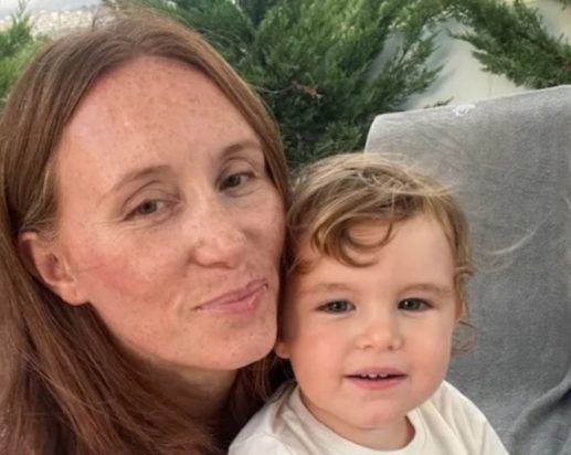 H Στέισι Τόμσον με τον 2χρονο γιο της Μάιλο.