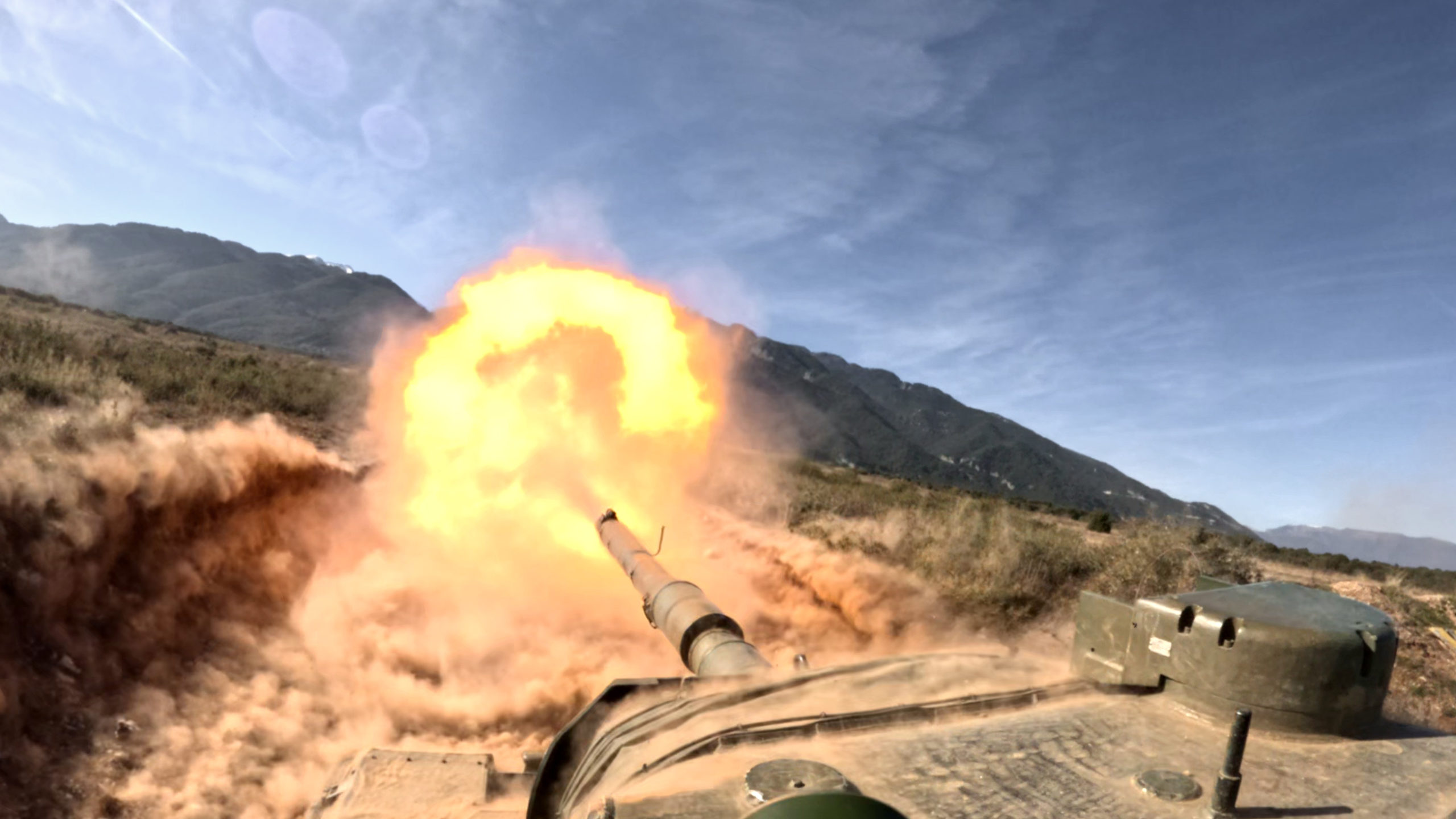 Ένοπλες Δυνάμεις: «Φωτιά κι ατσάλι» σε ξηρά και θάλασσα