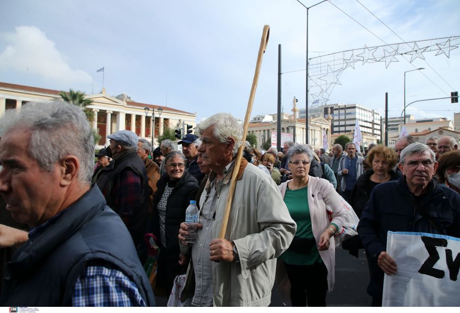 Στους δρόμους οι συνταξιούχοι – Συγκέντρωση στο κέντρο της Αθήνας