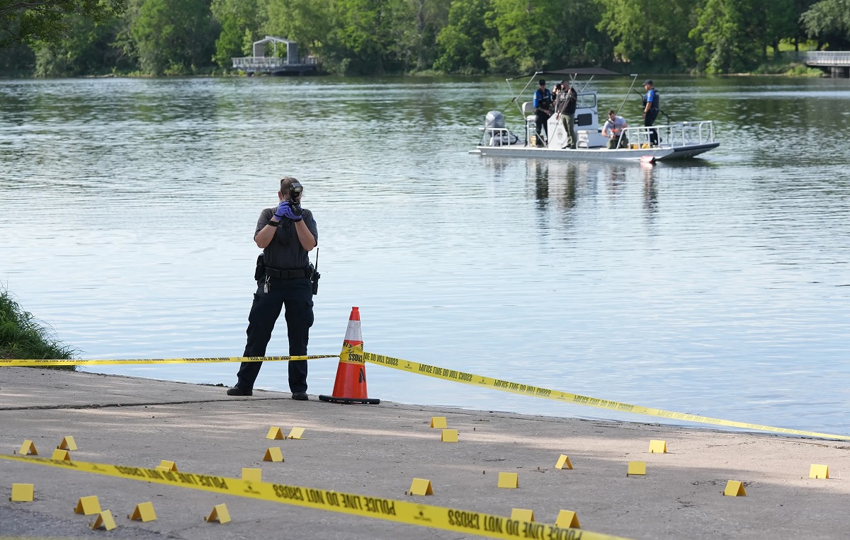 Φόβοι για serial killer στο Τέξας – Έχουν βρεθεί 6 πτώματα σε μία λίμνη τους τελευταίους 12 μήνες