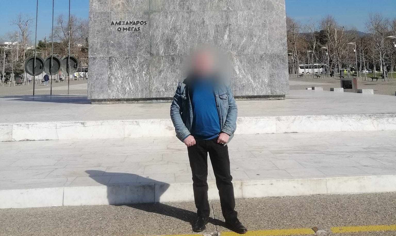 Θεσσαλονίκη: Οι αναρτήσεις με τα όπλα του 59χρονου που δήλωνε «εθνικός εισαγγελέας» – «Στην μάχη με κάθε μέσο»