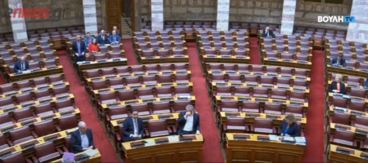 Ένταση στη Βουλή μετά την ομιλία Βελόπουλου – Κατρίνης: Το ομοφοβικό παραλήρημα ξεπέρασε τα όρια