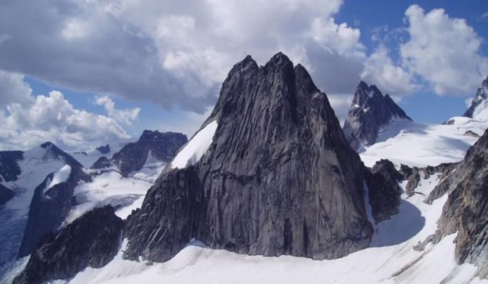 Τα Bugaboos είναι μια οροσειρά στα βουνά Purcell στον Καναδά. Τα βουνά αυτά έχουν σχηματιστεί από γρανιτοειδή, που είναι το υλικό σχηματισμού των πρώτων ηπείρων της Γης.
