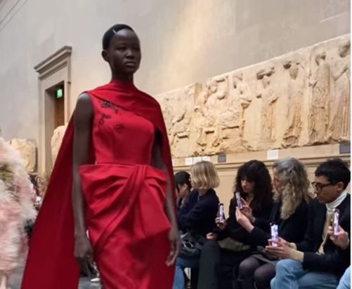 Βρετανικό Μουσείο: Επίδειξη στην αίθουσα με τα Γλυπτά του Παρεθνώνα