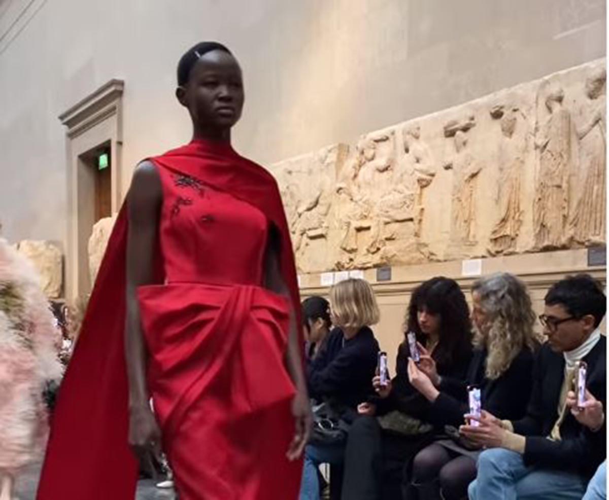 Βρετανικό Μουσείο: Επίδειξη στην αίθουσα με τα Γλυπτά του Παρεθνώνα