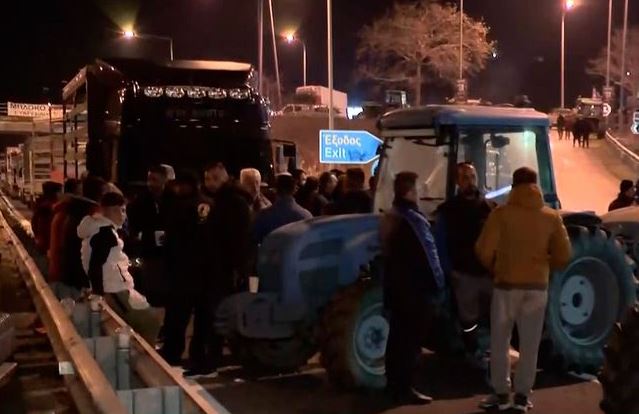 Αποχώρησαν οι αγρότες από την εθνική οδό Θεσσαλονίκης- Νέων Μουδανιών