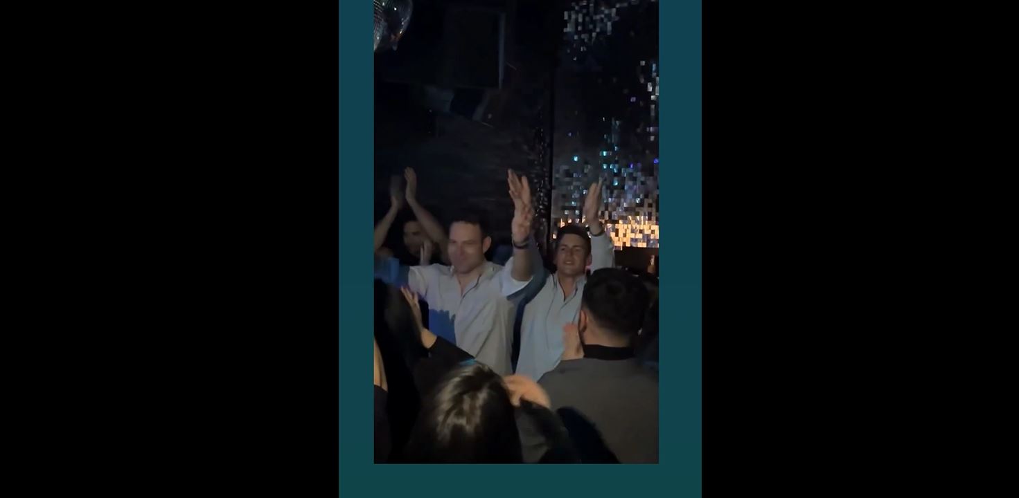 Στέφανος Κασσελάκης: Ο χορός με τον Τάιλερ μετά την ψήφιση του νομοσχεδίου για τα ομόφυλα ζευγάρια – Δείτε βίντεο