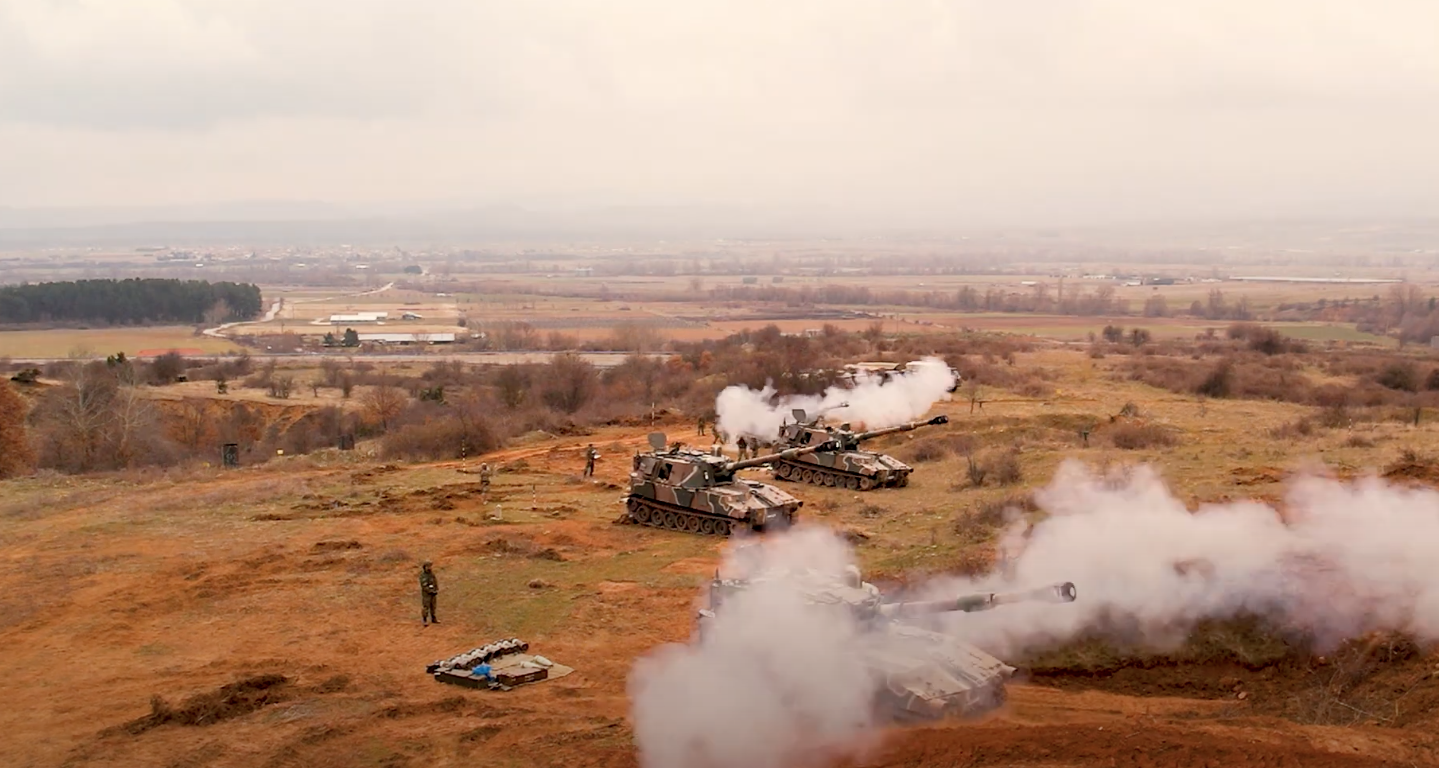 Έσταξαν λάβα οι κάνες των Μ-109 στην Ξάνθη – Εντυπωσιακές εικόνες και βίντεο