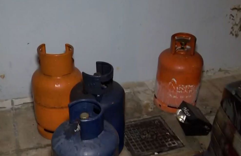 Περιστέρι: Μαρτυρίες για τη φωτιά σε διαμέρισμα – Στο νοσοκομείο 65χρονος, είχε στο σπίτι φιάλες υγραερίου και γκαζάκια