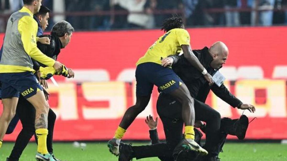 Τράμπζονσπορ – Φενέρμπαχτσε: Ο Μπατσουαγί έβγαλε νοκ άουτ χούλιγκαν με κίνηση… Καράτε Κιντ – ΒΙΝΤΕΟ