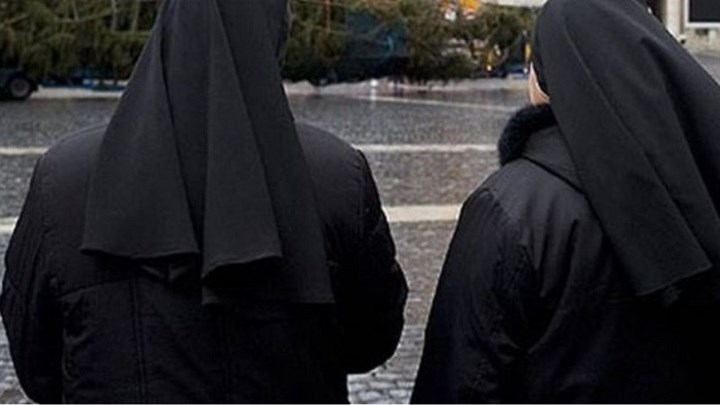 Άλιμος: Καλόγριες πιάστηκαν στα χέρια στην μέση του δρόμου – «Πήγαμε και τις χωρίσαμε»