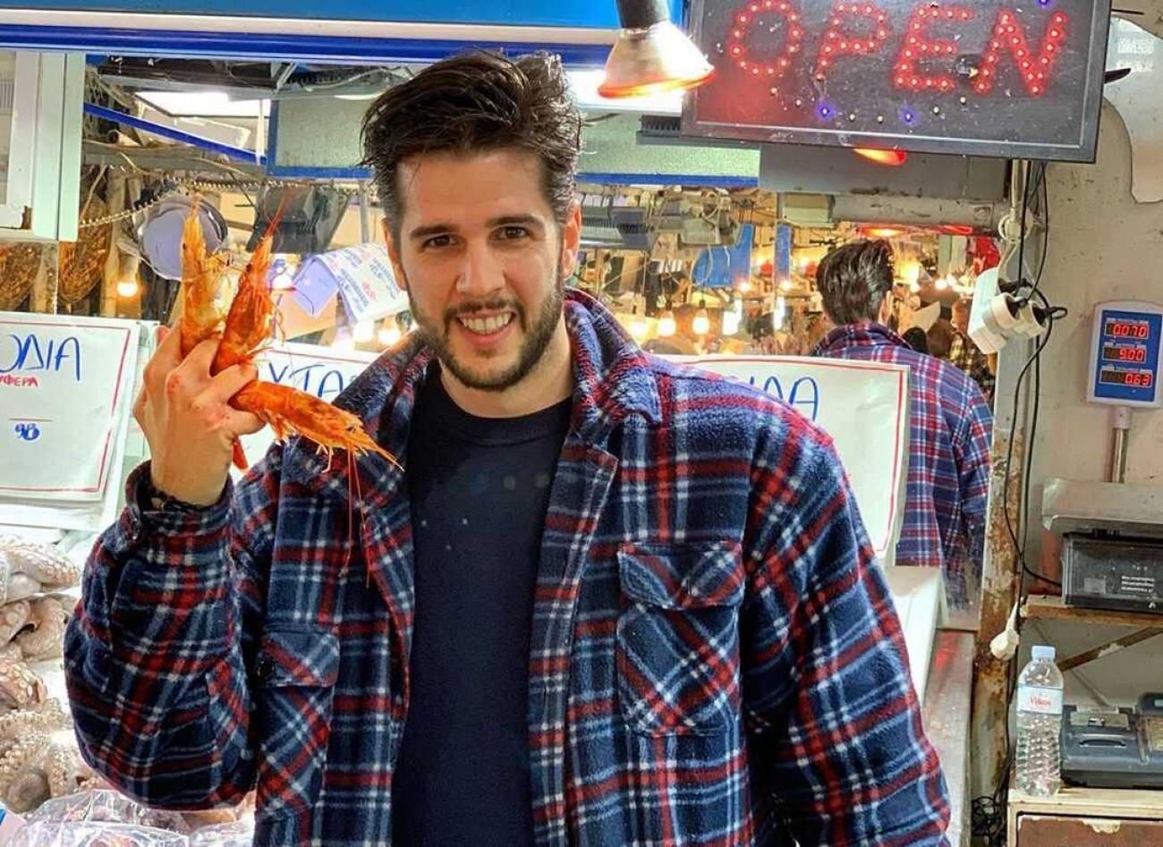 Βασίλης Σίμος: Ο πρόεδρος της ιχθυαγοράς και πρώην παίκτης του Survivor αναλαμβάνει πολιτικός εκπρόσωπος στο κόμμα “Δημοκράτες”