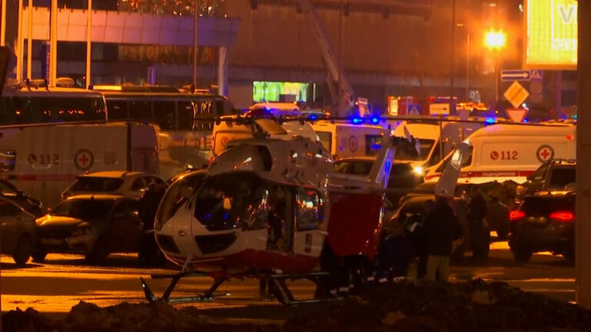 Μακελειό στη Μόσχα: Με ελικόπτερα μεταφέρονται οι βαριά τραυματίες – ΒΙΝΤΕΟ
